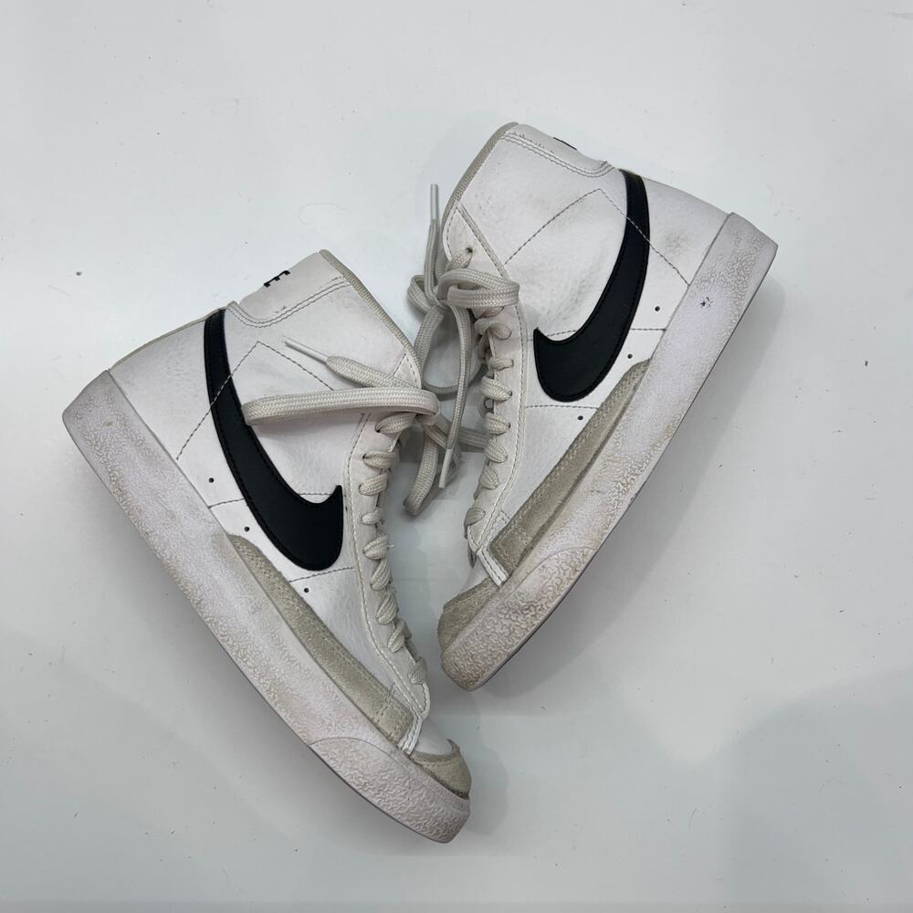 Nike Blazer Mid 77 Vintage Sneaker Kids 4Y White Black High Top Sporty